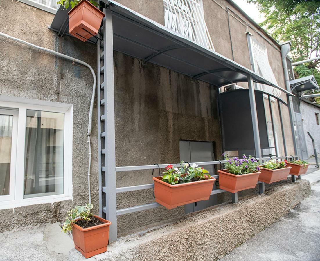 Dada - Cozy Apartment In The Center Of Тбилиси Екстериор снимка
